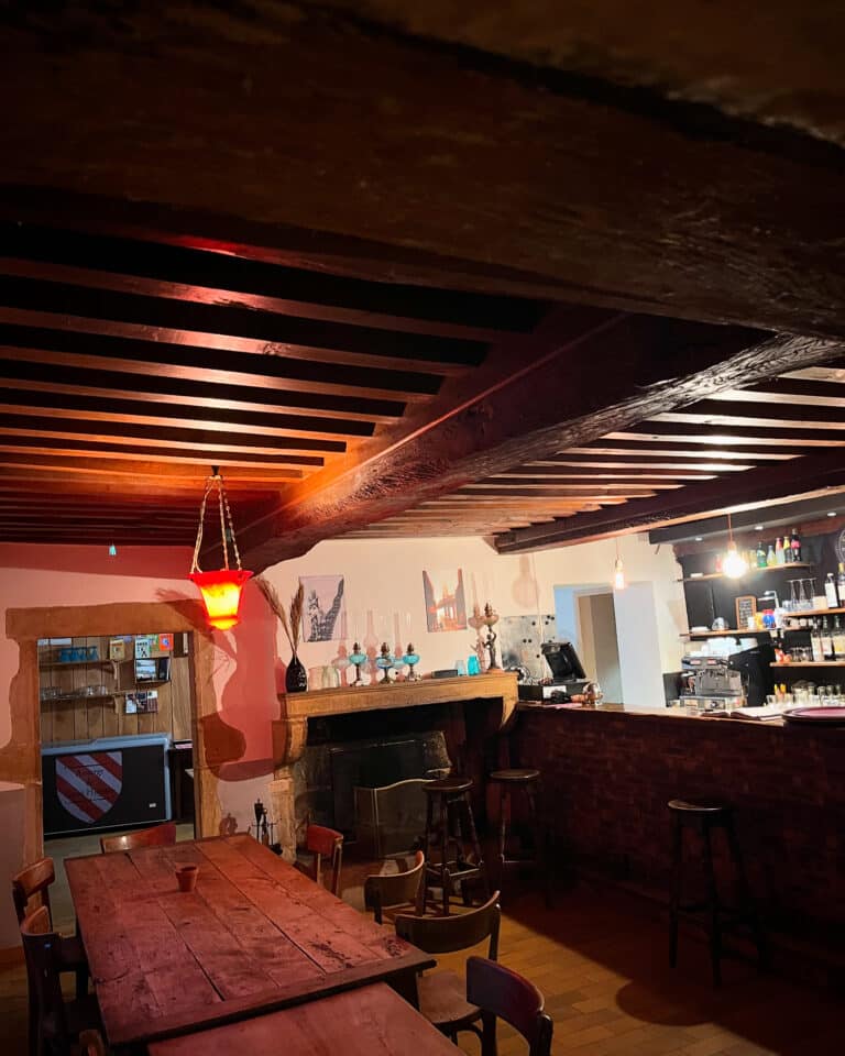 Auberge de Saint Hugues Bar Restaurant Semur en Brionnais 71 Saône-et-Loire Bourgogne Franche Comté