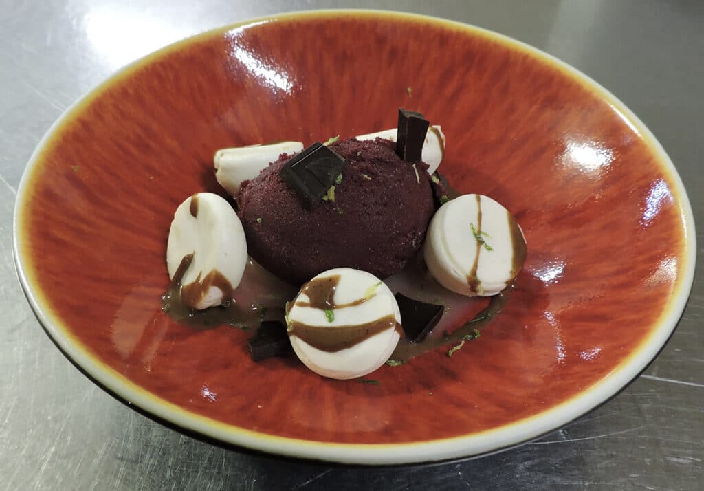 Auberge de Saint Hugues Bar Restaurant Semur en Brionnais 71 Saône-et-Loire Bourgogne Franche Comté dessert (7)